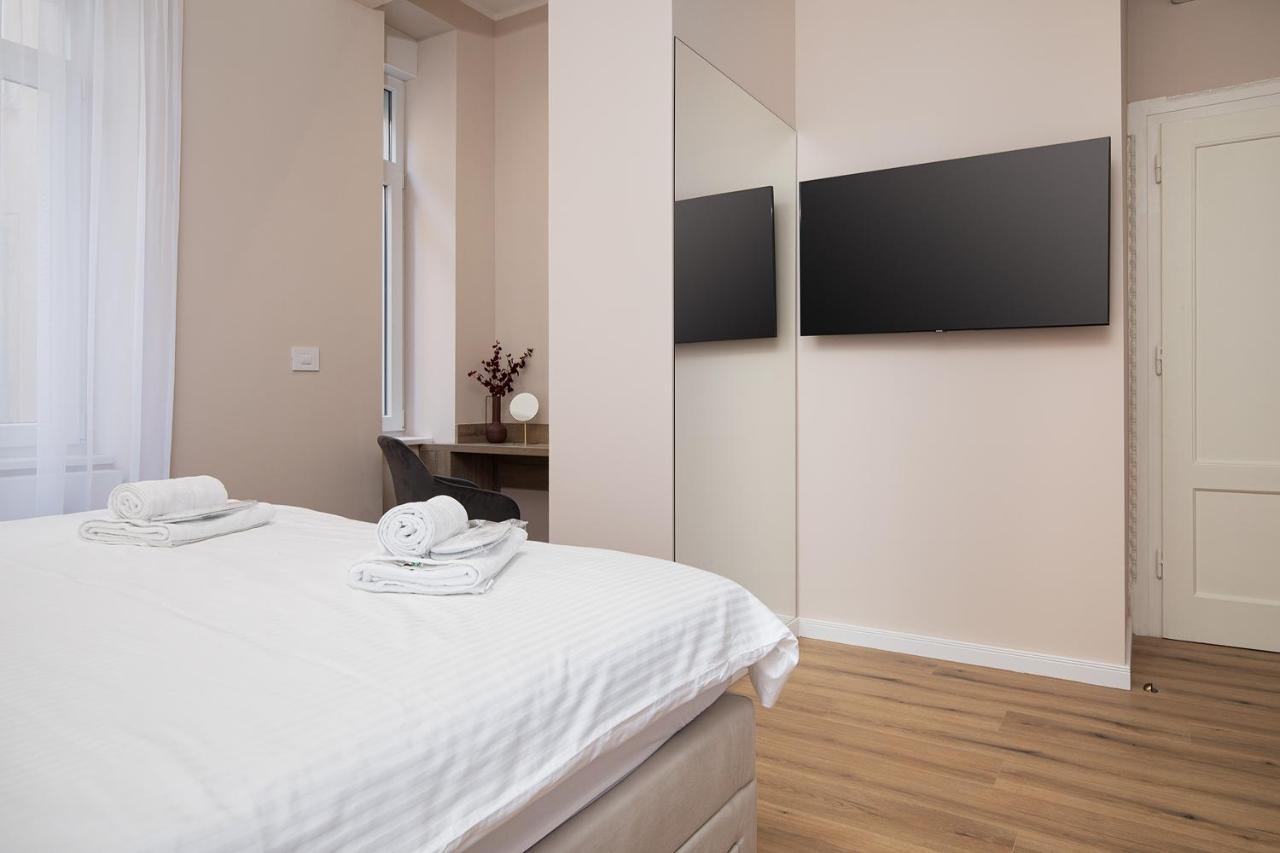 Grand Munz Apartment Pula Ngoại thất bức ảnh