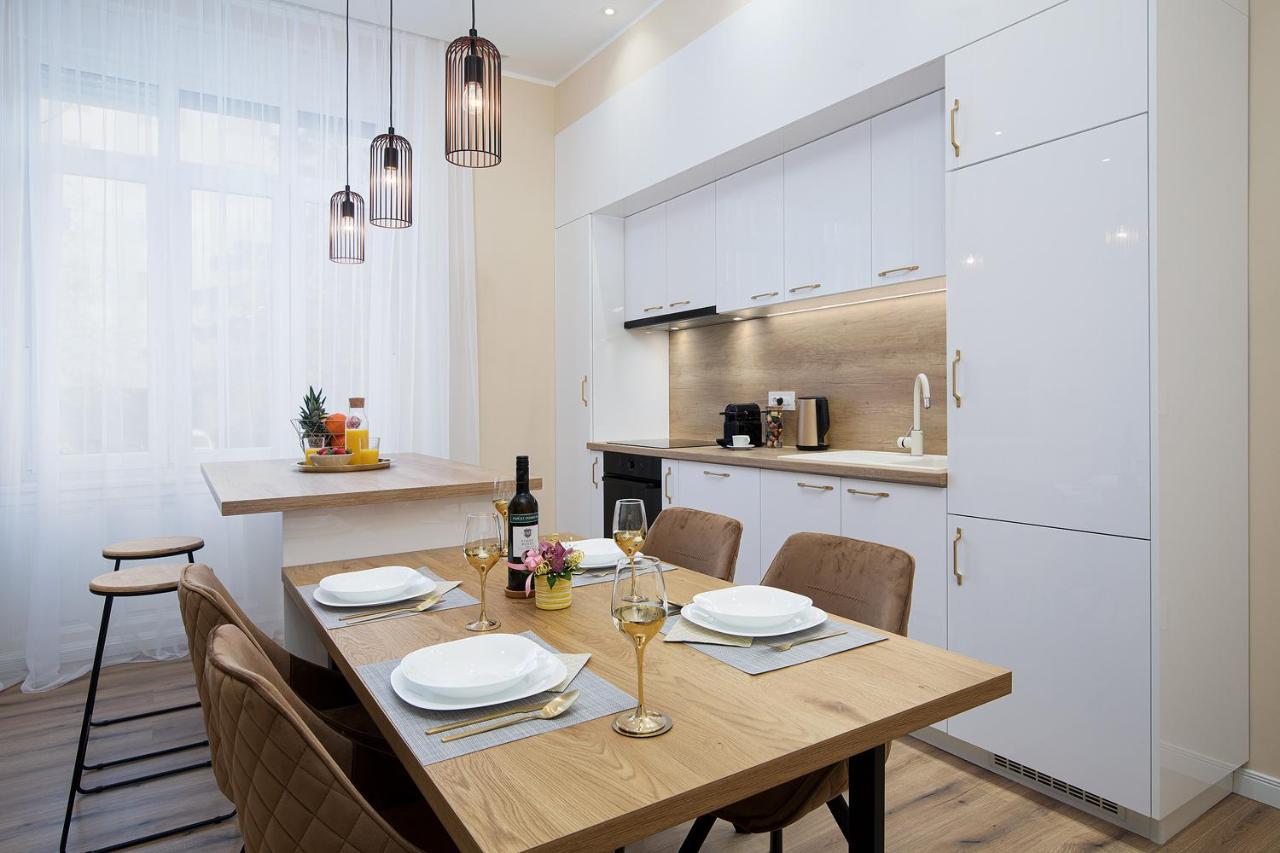 Grand Munz Apartment Pula Ngoại thất bức ảnh