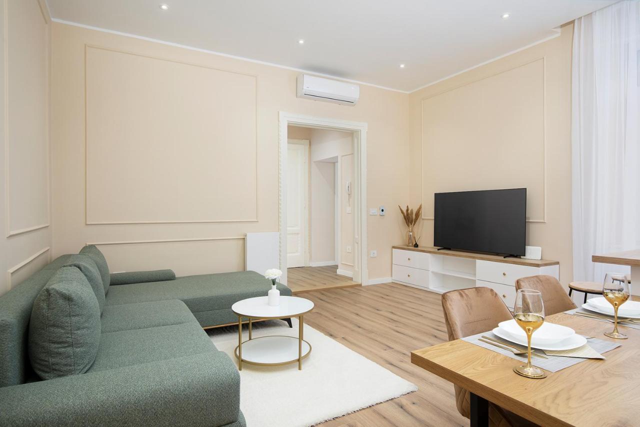Grand Munz Apartment Pula Ngoại thất bức ảnh