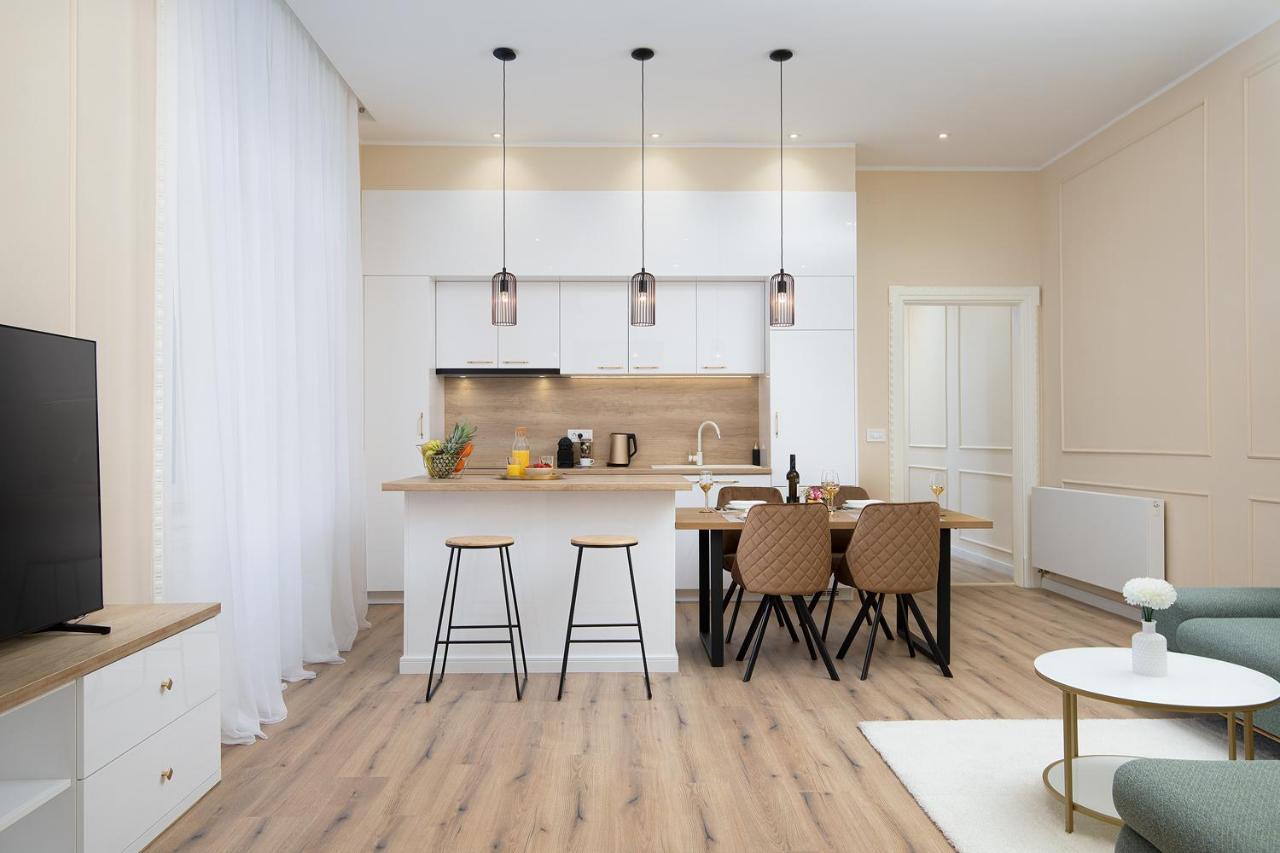 Grand Munz Apartment Pula Ngoại thất bức ảnh